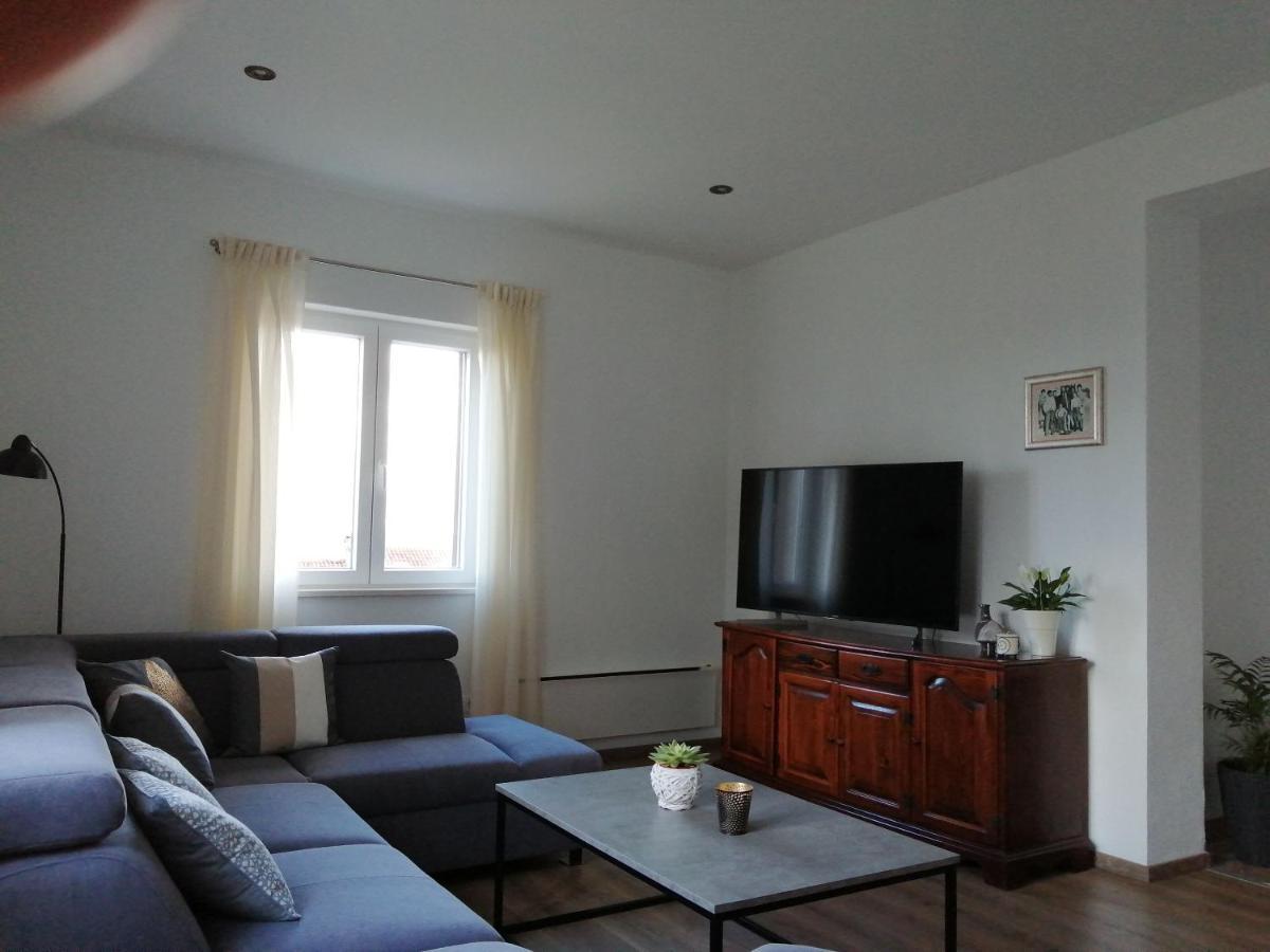 Apartments Jelka Postira Luaran gambar