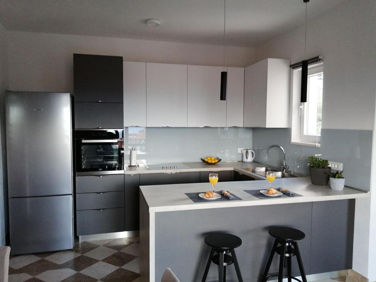 Apartments Jelka Postira Luaran gambar