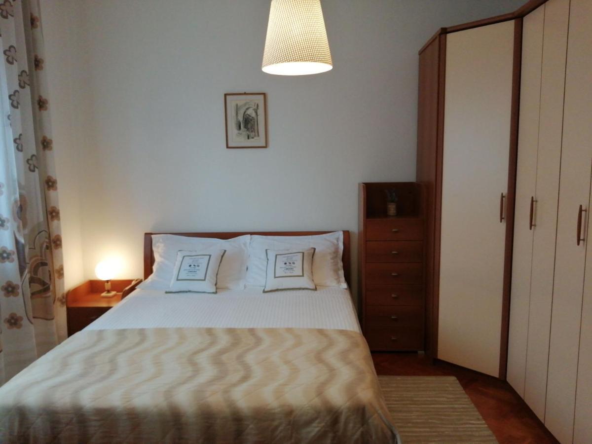 Apartments Jelka Postira Luaran gambar