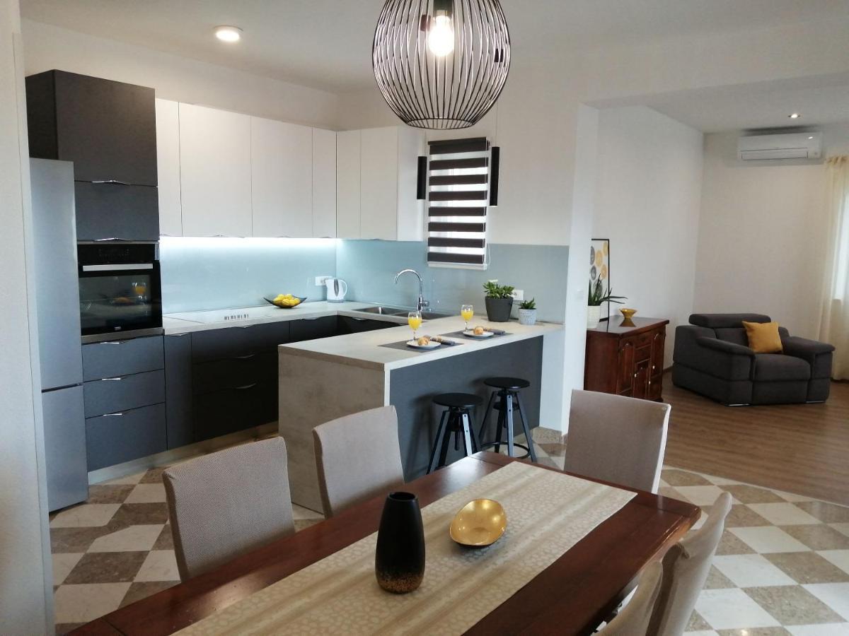 Apartments Jelka Postira Luaran gambar