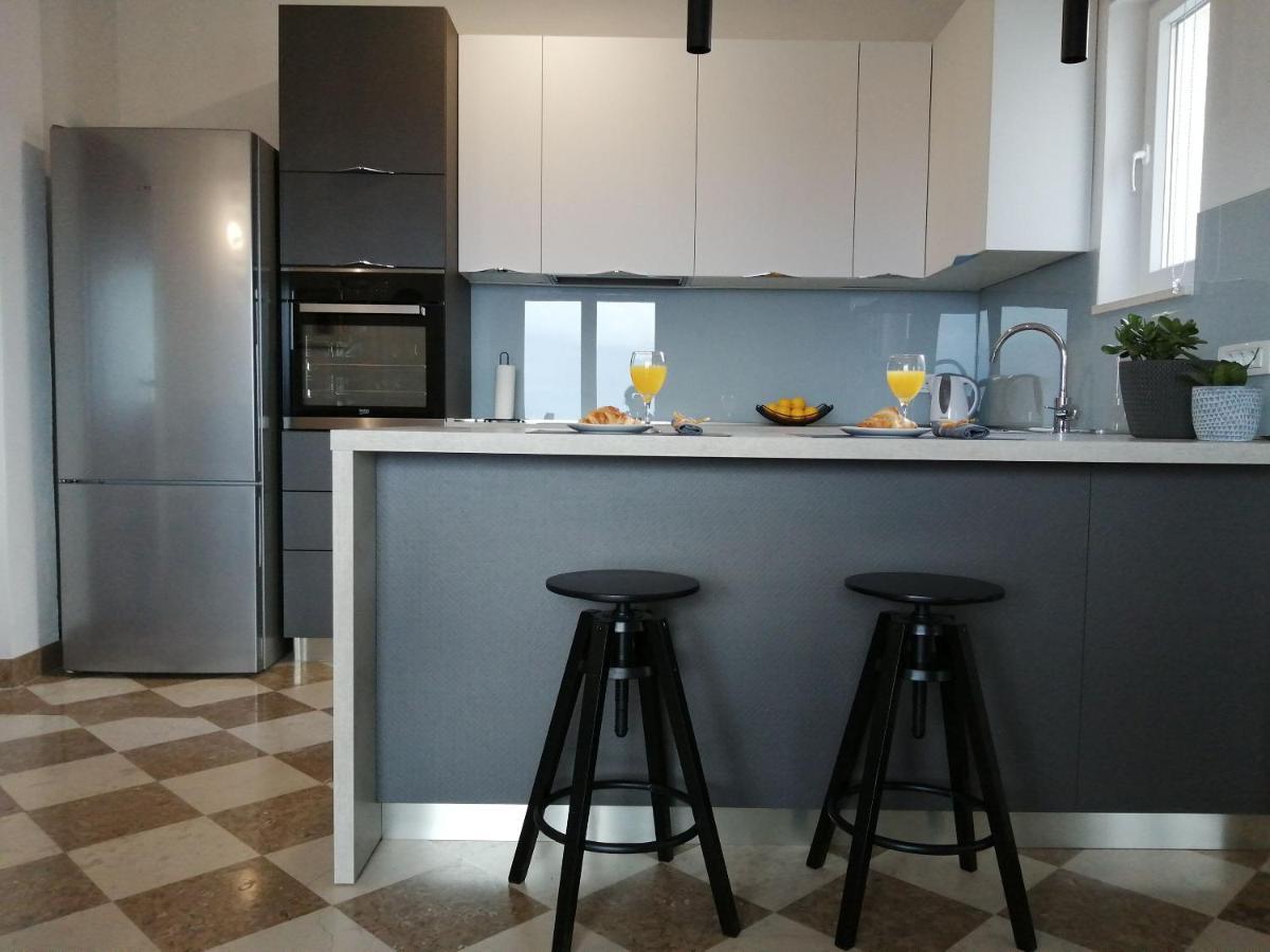 Apartments Jelka Postira Luaran gambar