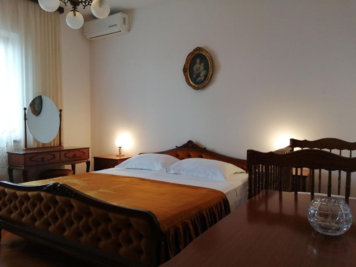 Apartments Jelka Postira Luaran gambar